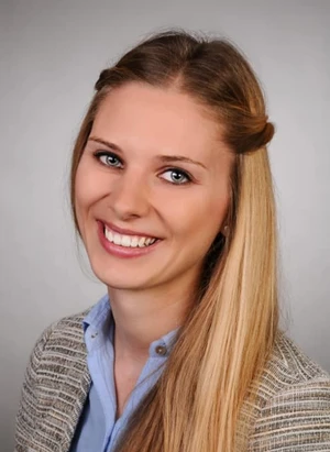 Dr Larissa Singer